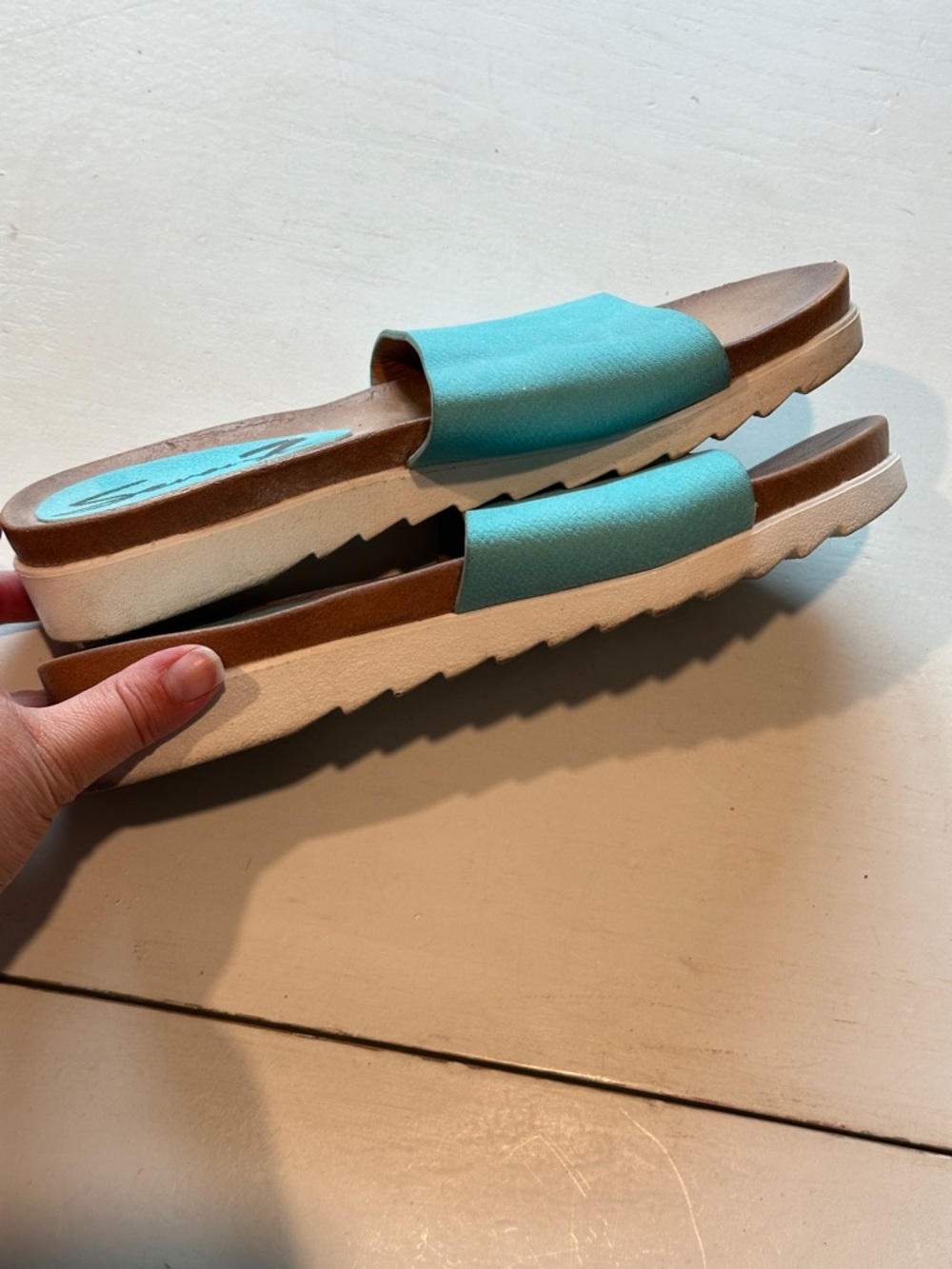 Seven7 Womens Turquoise Pearl Slide Sandals Cushioned Casual Summer - Picture 2 of 4
